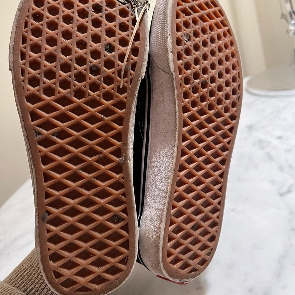 Vans - Picture 5 of 7